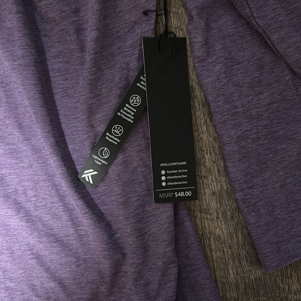 NWT athletic top - Picture 2 of 3